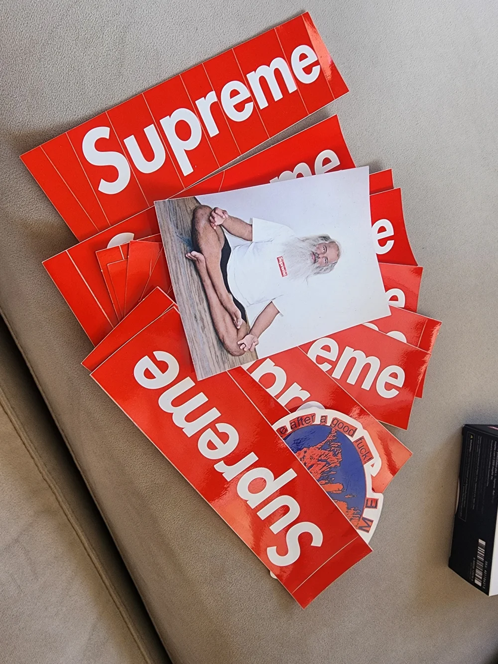 Supreme x Mophie Powerstation Plus XL Red SS21 8000mAh + Stickers